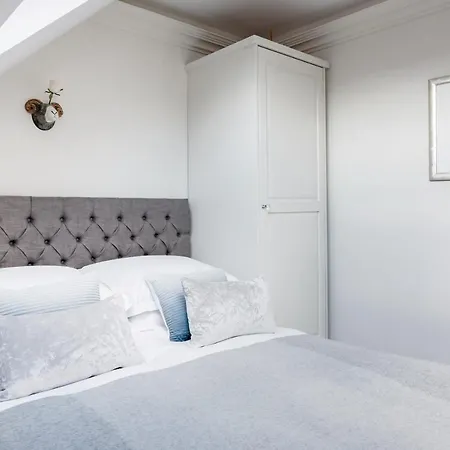 Alexandra By Rmg * Harrogate